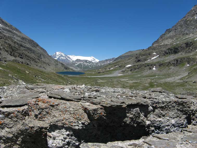 Il massicio della Vanoise,Mont Froid e il Lago Savine visti dai ruderi del malloppo del Centro 2 al Col Clapier