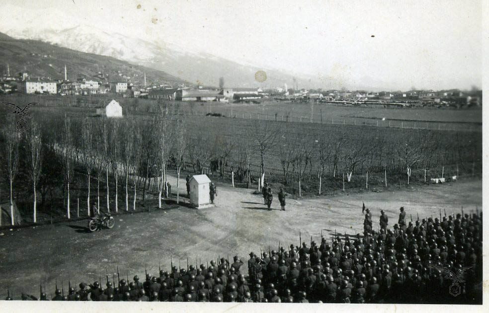 Aprile 1941 Dibra Jugoslavia Starace ispeziona il battaglione Ceva049 copy.jpg