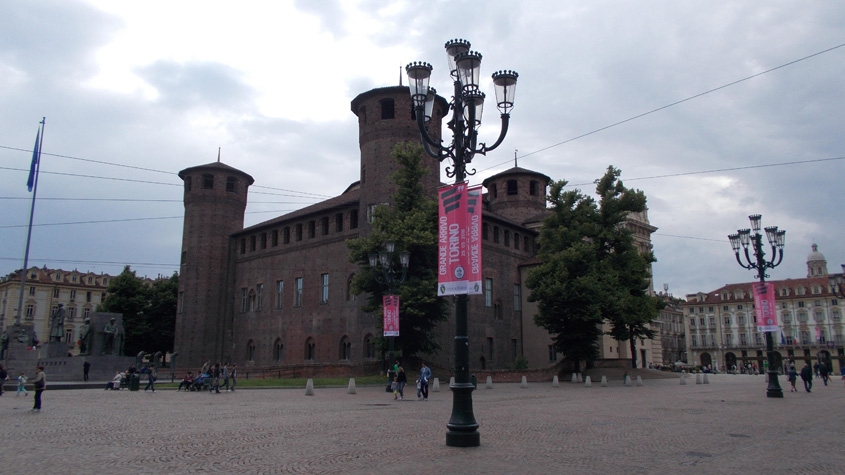 29 maggio 2016 Torino-Palazzo Madama e gli stendardi rosa del Giro d'Italia.